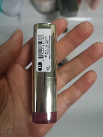 产品质感：好好好好好好好好好好好
产品颜色：还行
适合肤色：白
持久效果：般 
滋润效果：一般