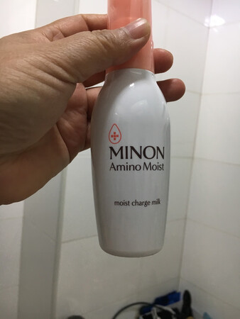 我们家的姐妹都在用这款乳液，已经用了三年了，而且这次京东还打折了，太合适了