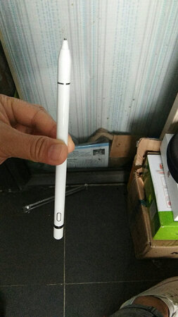这个笔做工一般，不过胜在挺灵敏的。用手机可以用，但是如果用ipad air 2019就不建议用了，因为有些画画功能用不了。
