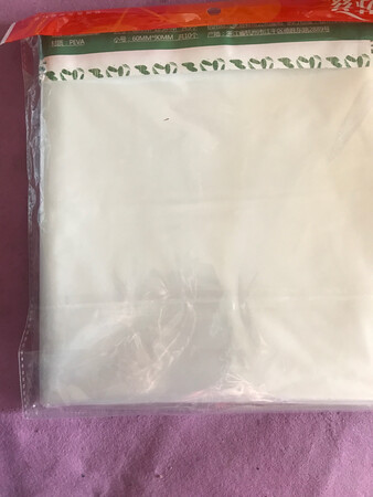 厚薄程度：还可以
防尘效果：一般
尺码大小：可以
使用体验：刚用 有待考证
外观包装：挺好的