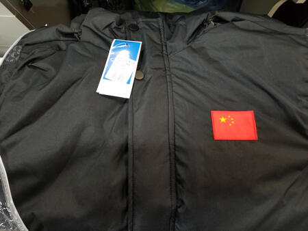 棉服非常好，质量好，很厚实，超长款，价格优惠，非常推荐。