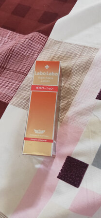 这个毛孔收缩水用了好几瓶了。上脸清清爽爽很舒服。有活动的时候买的，和海外带回家的是一样的。至于内部溶液是否正品，用过之后再来追加。