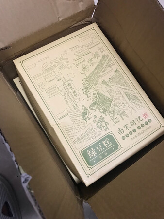 没有任何保护措施，都是纸盒，箱子都压坏了，没法送人了，而且不接受退换，不介意压坏的可以购买