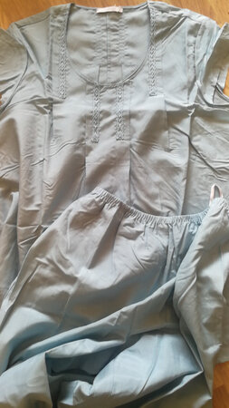这款号码有点大，颜色一般，但是上身非常舒服
