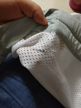 拆开包装，婆婆没注意检查就下水洗了，晒干收回来才发现网有点烂，还有不大会使用，总觉得背着BB不像那么回事