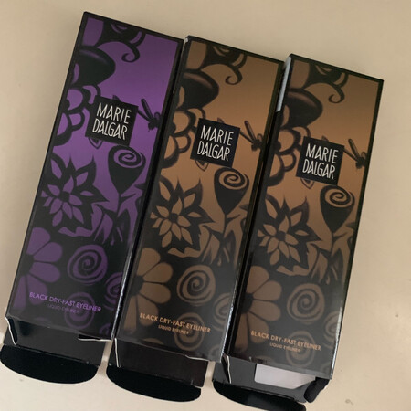 价格合适，一直在用这款，黑棕色也很好，不脱妆