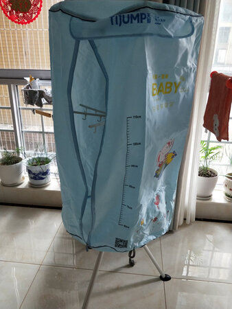 安装操作：简单易操作。
容量大小：比我想象的大。
外形外观：摸起来质量不错，圆形不占地方，拉链也比较结实。
干衣效果：还没用。