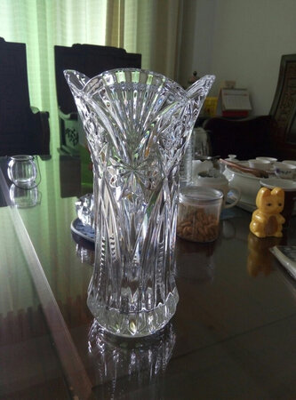 玻璃瓶做工不错，很重很透明，款式也可以但是瓶子的高度才28CM，为什么写成30呢？