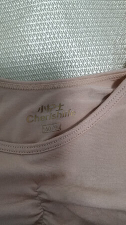 摸着挺舒服的，看着质量也不错，没什么线头，比店里便宜多了，穿戴感受好的话会回购的，京东买东西一般还是比较方便的一般都是次日达偶尔会出现不能按时到达的时候，希望能加强，因为想到能次日达有些急需的东西就怕被耽误了！