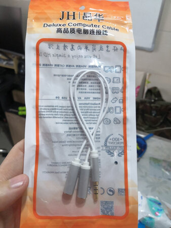 为了接两台音响，一台听歌一台加个低音炮，基本无损，好评。如果是没线的转接头形式更好，3.5平衡是惊喜