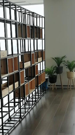 美美的，随意组合成隔断，灵活。办公室的一道风景线