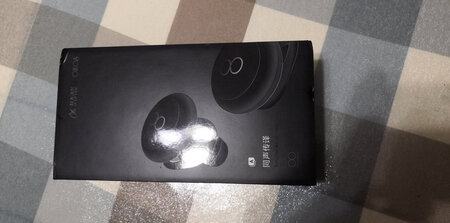 一直想买一个可以实时翻译的产品，网上说这个是翻，翻译时好像要译大师就买了。说说我的感受把，首先，放入充电盒时貌似要把橡胶套取下来，这点很不喜欢；其次，翻译时说一次就要在APP上点一下，太不方便了。