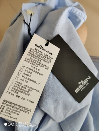 发货快质量不错，款式好看。收到后试穿很有型，可是过水清洗后缩水。