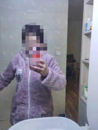 物流相当快，第二天一大早就收到货了，衣服质量也特别好，很暖和，