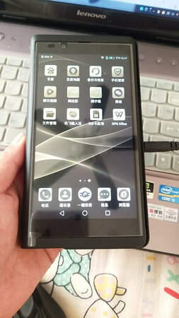 音质音效：超级震撼
外形外观：精致
投影亮度：白天在室内墙壁投屏略暗，但清晰度非常高，挂了窗帘或者夜晚没得说，超级好
投影色彩：颜色靓丽对比度高
操作难易：操作简便实用
其他特色：手机功能强大