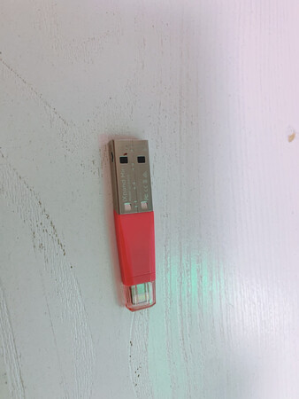 非常不错，硬盘读取的速度很快，一下就解决的内存问题。用这个u盘得下载闪迪官方的app，一插上去屏幕上会有下载提示，自行下载即可。而我推荐一个好用的读取文件app：FileExplorer专业版，同样可以读取u盘的视频文件，而且还比官方的好用。