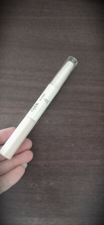 这个用了感觉确实不错，很好涂开，遮瑕效果也不错，还挺自然的，喜欢。