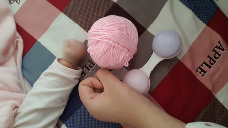 一卷就这么多，我还以为送钩针。结果送的织毛衣的针，质量还可以，就是物流太慢了！