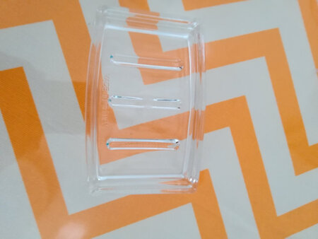 实物和图片一样，通透干净，上档次。很好就是有点小贵，再便宜点就好了。