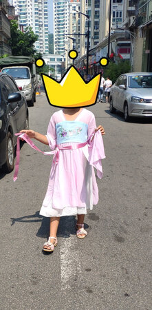 孩子特别喜欢这件衣服，不舍得脱下，穿着睡了一晚上！