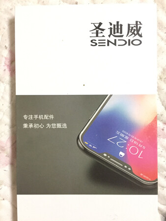 做工质感：一般
贴合度：不是全屏的，应该是通用型号的膜，不是专机专用，膜的宽度刚好等于手机屏幕宽度，要是贴歪一点…那就有屏幕漏在膜外面。