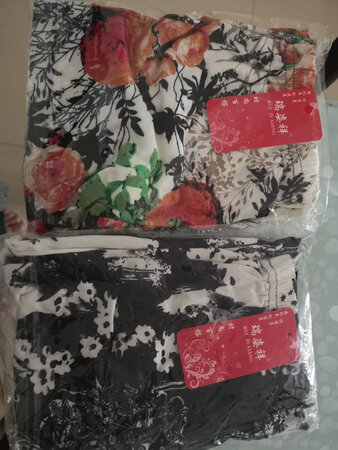 收到货立马拆开穿上试了，还好尺码适合，穿起来很舒服花色?也是喜欢的。