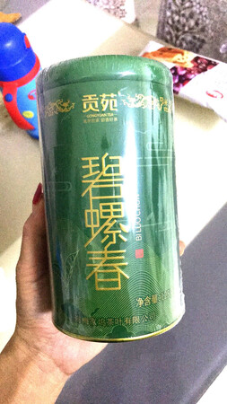 京东的服务一如既往的好，上午下单下午就到了。老公喜欢喝绿茶，因为绿茶可以清新口气.饭后可以清洗肠胃，还可以缓解疲劳，尤其适合长期坐在电脑前的上班族?‍??‍?。这个茶色泽鲜艳，气味清香，我平时不怎么喝茶的人都喜欢上了，推荐给大家