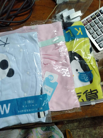 衣服收到了，质量不错，颜色好看，没有色差，料子柔软，买了三件。
