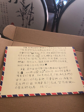 第一次购买还不错。送了一个打火机。和一块手表。很nice鸭。谢谢商家咯。 质量问题后续会给出评价哦。目前来说很喜欢?