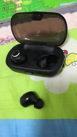 做工质感：对正品  
其他特色：别提多方便了
续航能力：比预想的还要强  配合充电仓 无需担心电量
舒适度：还算可以