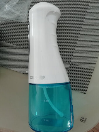 哈哈，一款挺好玩的洁牙器，原来朋友介绍的，抱着试试买来玩，很不错啊，喜欢省牙膏了，喷射力超强，喜欢来试试