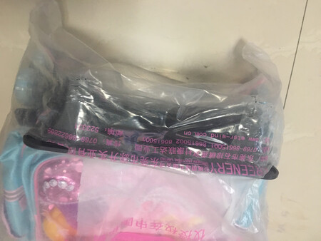 首先说说包装，简陋到不忍直视，出库速度就是奇葩，从沈阳库调货，24号的订单，25号订单才出库送往沈阳的物流中心，26号，从沈阳发往北京。下单的时候提示预计26号送达，结果26号还没到北京大库呢，送人的礼物，结果耽误事。我只想问问京东，沈阳那边雇佣的人是没睡醒啊还是什么？
一星是给沈阳库的的，多年来第一次给京东自营差评。