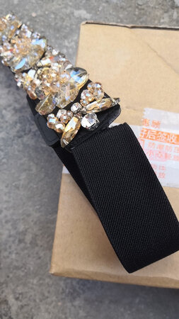 是什么#商家，发一条烂的腰带，还收70多块钱，我要退货，