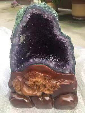 送朋友的，感觉这款不错，晶体颜色蛮紫的，虽然小，不过洞口蛮大，整天很漂亮
