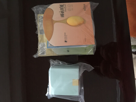 由于年龄大了,有时比较懒惰不能每天用,但是感觉此眼霜还是很好的,淡纹抗皱还是有效果的。一直在回购,谢谢还有赠品。