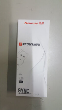 做工质感：这个做工非常漂亮  颜值没的说   看起来非常好看   颜控速度下手     
充电速度：有快充   充电速度非常快   堪比秒男   ?    和原厂充电速度差不多    
发热程度：充了一次  没发现发热显现   感觉非常好  充电快还不发热    很值得下手     一点发热现象都没有
接口类型：正常三星小接口    
其他特色：总体来说是充电速度够快   颜值够高    看样子应该也很耐用    反正我是很喜欢    相比同价位真的是非常的棒   喜欢的速度下手吧   另表扬下快递员   非常到位