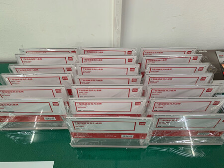 配送非常快，东西非常好，综合各种桌签，还是这种好用，亚克力材质的很耐磨损
