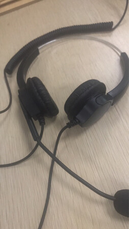 电话号码写错了 今天才收到 看着还行 就是耳机线竟然有两条 有点累赘