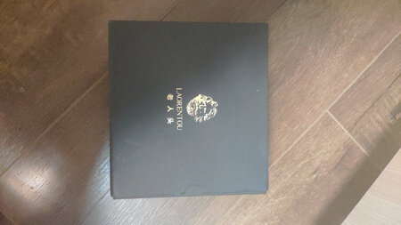 皮带质量不错，送货速度，赶上活动买比较划算。还没上腰，看样子像是纯皮的。