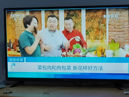 外形外观：挺好的
屏幕音效：声音挺大
尺寸大小：大小正合适