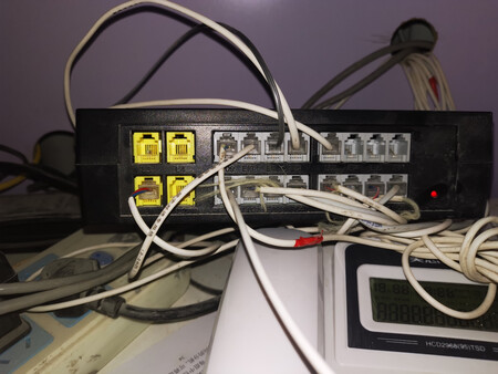 外形外观：特别小巧
通话效果：很清晰的
系统体验：给客户安装的，公司面积很大，很多办公室，接了电话交换机，打电话随便打，不用钱的
其他特色：安装很简单的，我自己做的水晶头
