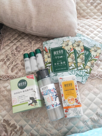 防晒还没用，卸妆水很好用，不刺激