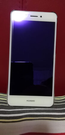 非常好的保护膜，贴上后感觉立马高大上了。手感也很好。值得拥有！贴膜显示颜色偏黄，正好适合保护眼睛。
