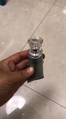 欧美娜美白祛斑霜使用了一桶，效果很好，老公说我白了好多，并且斑淡了很多，现在再次回购的，希望用了之后，斑慢慢会消失。这个美白祛斑霜的最大优点就是不刺激皮肤，不像有的化妆品涂在脸上皮肤都疼，同时味道也很清淡，感激欧美娜祛斑霜再次给了我美丽。
