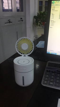 宝贝很不错，放在办公室试用了两天，同事也喜欢又回购了两台，质感不错，用起来也方便，舒服，最低档都很凉快，性价比很好的宝贝，一机两用