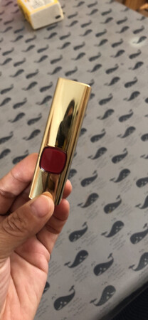 产品颜色：和图片一样 没有色差
持久效果：很好不掉色
滋润效果：很滋润 可以不打底