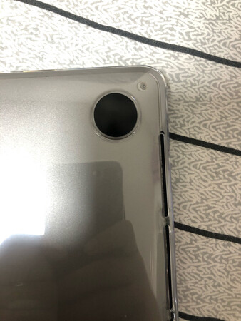 产品包装：包装可以
材质做工：一般  硬塑料
外观设计：没什么外观  很简洁
安装操作：不是很好安装
使用效果：挺差劲，孔位都对不齐
不值这个价钱， 边上的卡扣都扣不进去，  孔位都有差距，材质就是硬塑料，一般 ，非常差的购物体验！不推荐购买，实事求是   边上的卡扣位置拍不清，真实评价