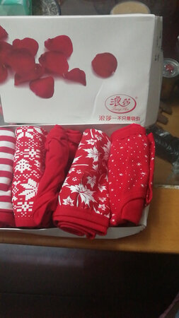 还好吧，就是外包装有点损坏。