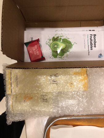 宝贝收到啦 还没有使用 卖家很好送了两片面膜 还是不错滴