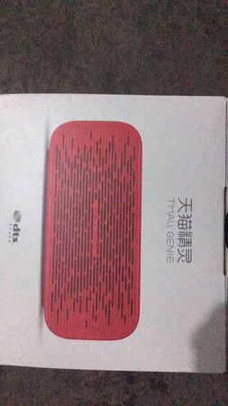 ~方糖精灵非常时尚的外观，第一眼看到就喜欢上那种感觉，大气不失优雅，第一次用按照操作说明捣鼓了好久终于跟精灵认识了，虽然不知道怎么用来打电话，但是人工智能还是让我有点期待的。用了差不多有几个周才来评价，果然各方面还是比较满意的，当然，我比较期待后期升级能够有更人性化和更符合个人培养特色的~精灵诞生，期待能够变得更好吧，好评。